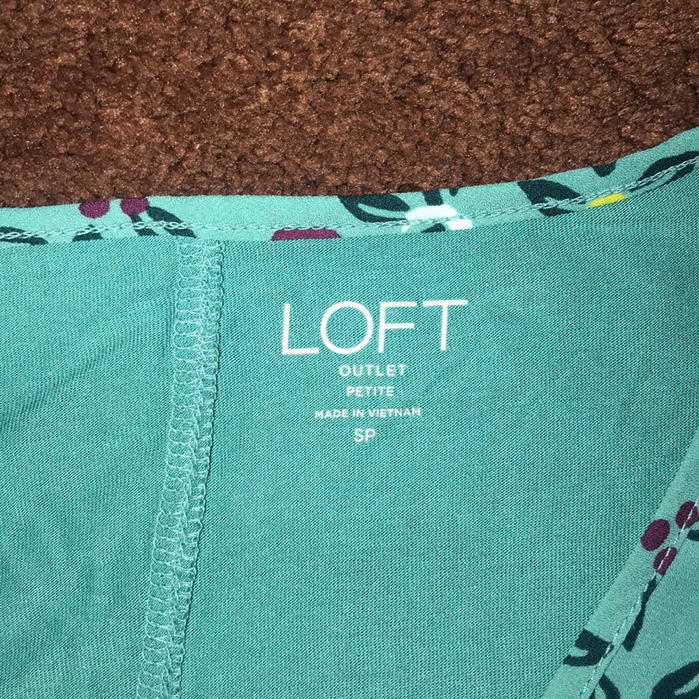 LOFT TOP SLEEVELESS SIZE SP - Picture 3 of 3